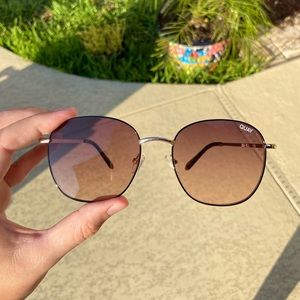 QUAY JEZABELL SUNGLASSES